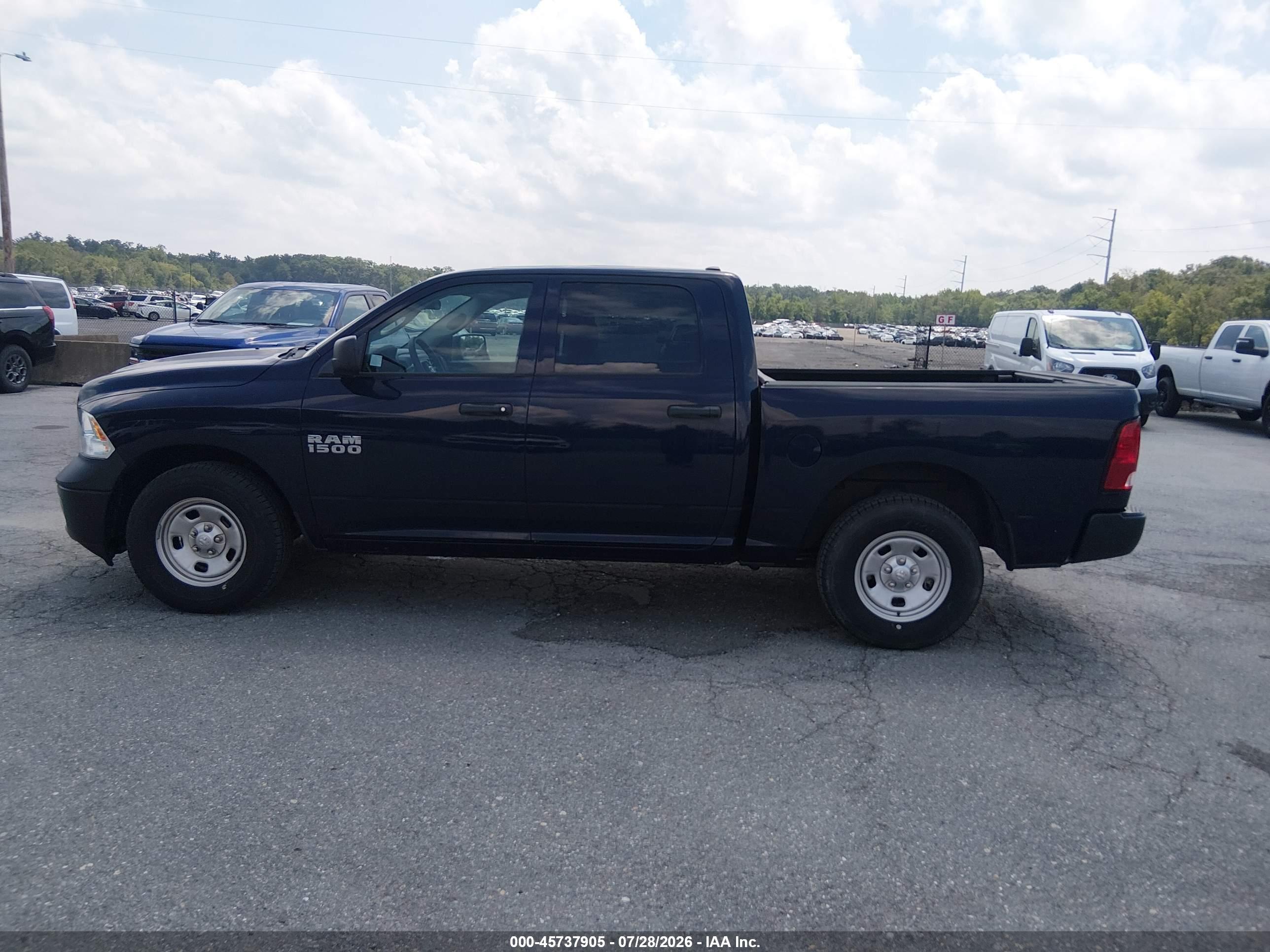2017 RAM 1500 TRADESMAN  4X2 5'7 BOX