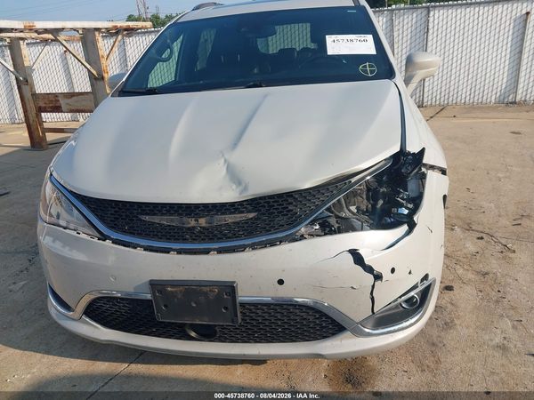 2019 CHRYSLER PACIFICA — I152