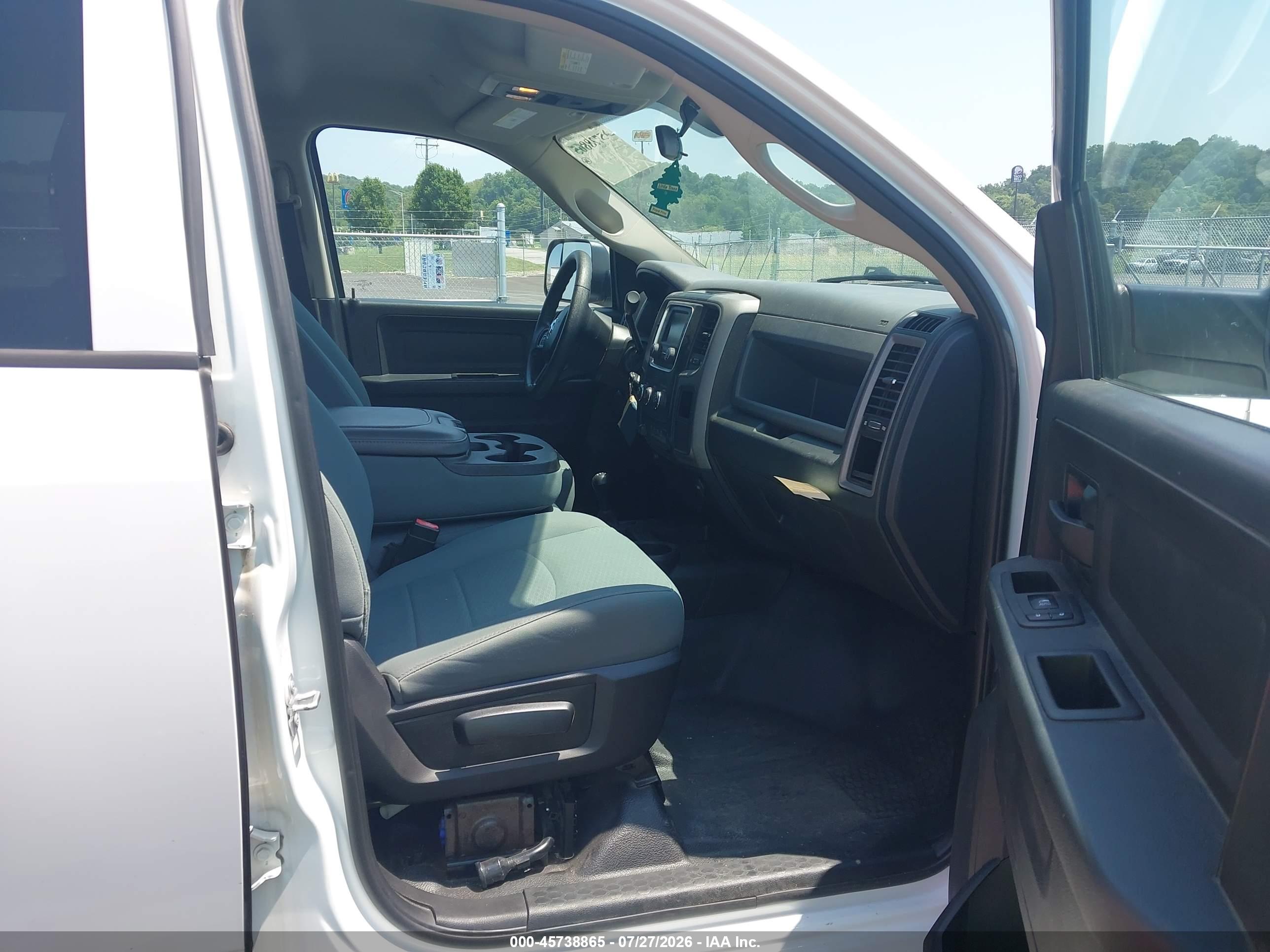 2017 RAM 3500 TRADESMAN  4X4 8' BOX