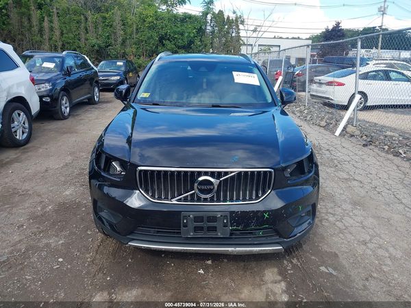 2022 VOLVO XC40 T5 INSCRIPTION