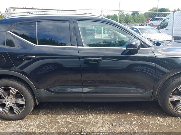 2022 VOLVO XC40 T5 INSCRIPTION
