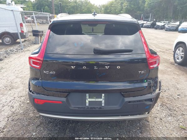 2022 VOLVO XC40 T5 INSCRIPTION