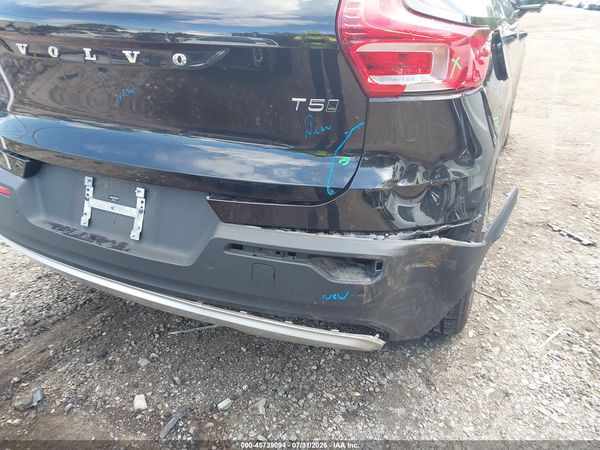 2022 VOLVO XC40 T5 INSCRIPTION