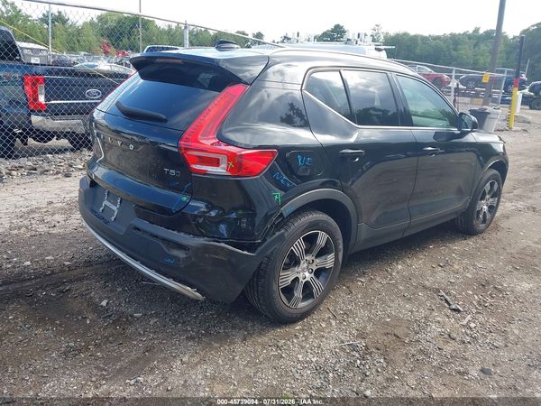 2022 VOLVO XC40 T5 INSCRIPTION