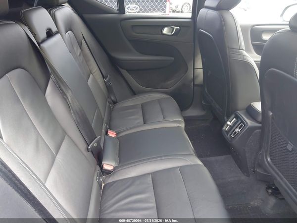 2022 VOLVO XC40 T5 INSCRIPTION