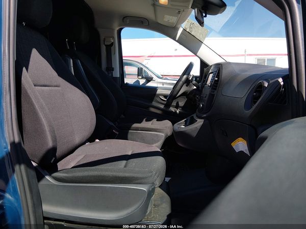 2019 MERCEDES-BENZ METRIS