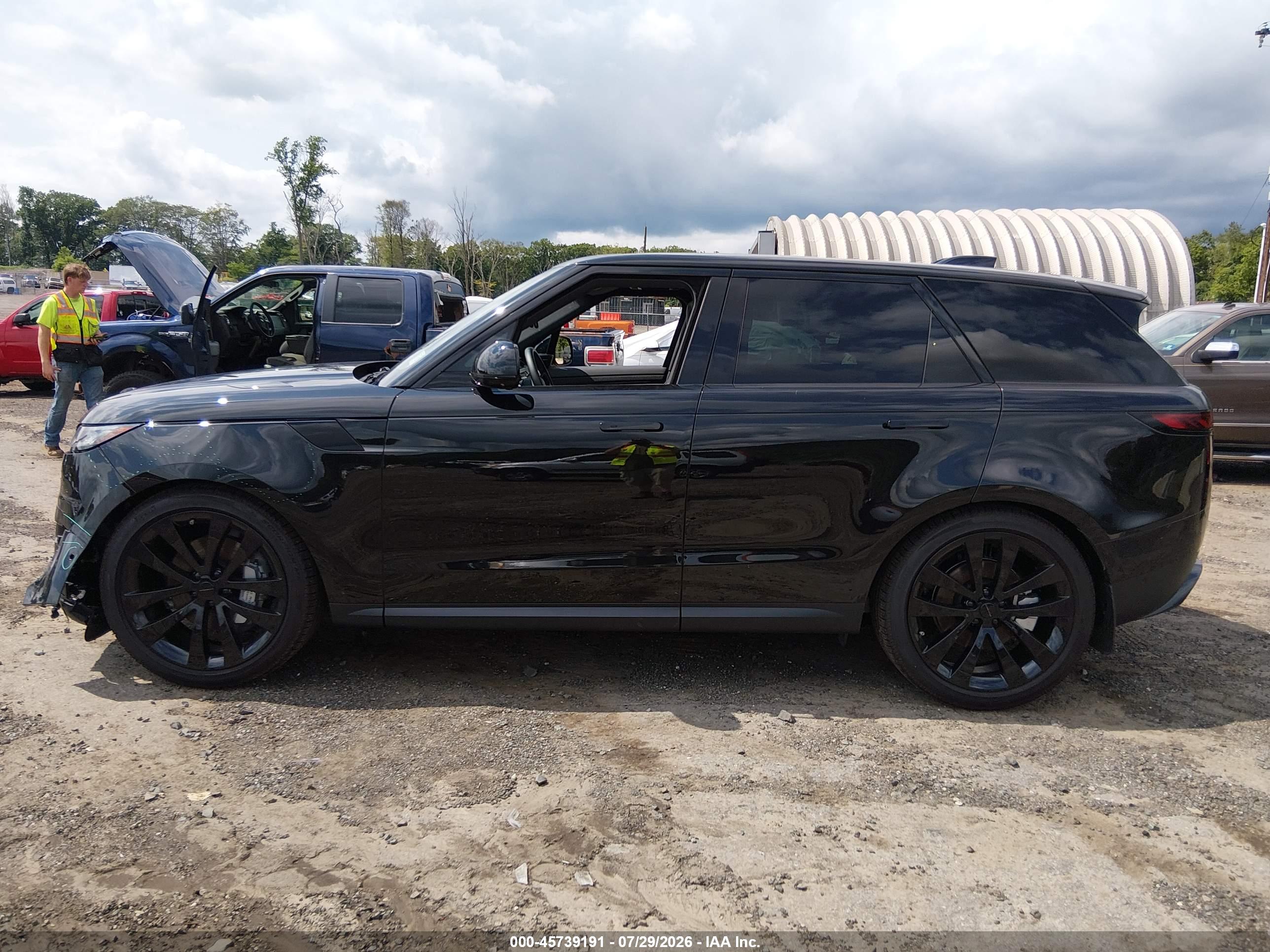 2026 LAND ROVER RANGE ROVER SPORT P360 SE