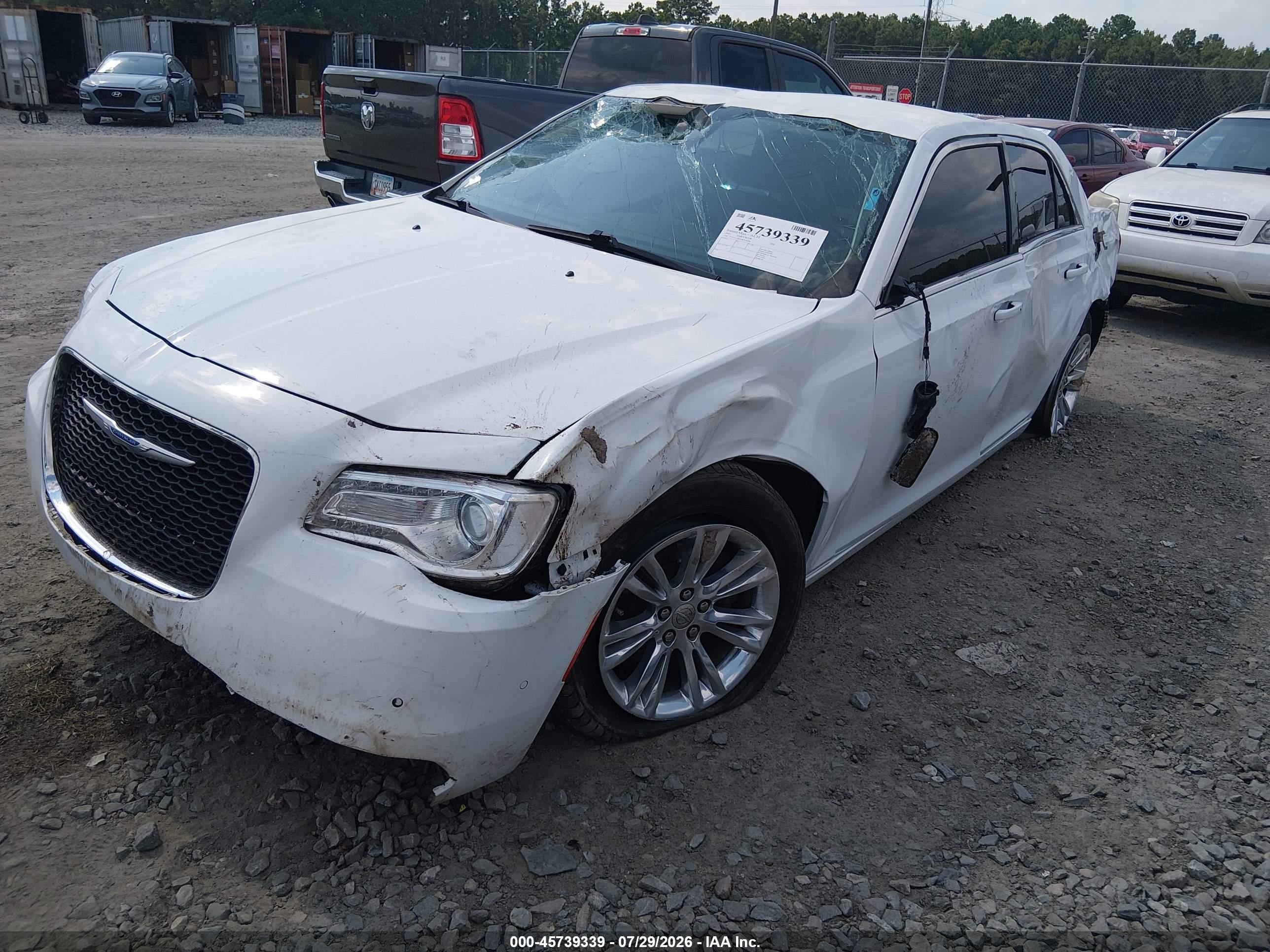 2021 CHRYSLER 300 TOURING L — I2