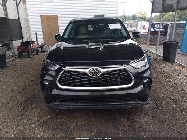 2022 TOYOTA HIGHLANDER XLE