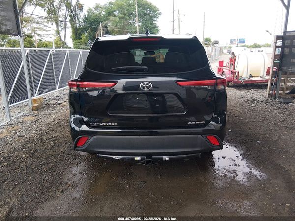 2022 TOYOTA HIGHLANDER XLE