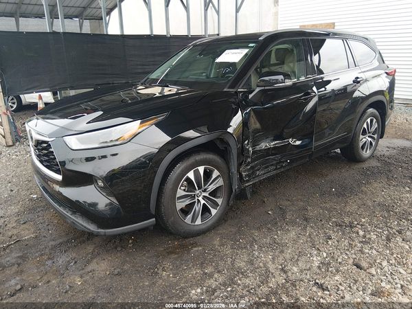 2022 TOYOTA HIGHLANDER XLE