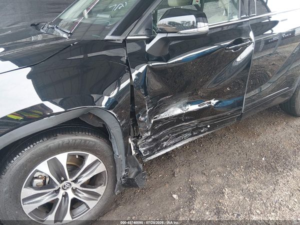 2022 TOYOTA HIGHLANDER XLE