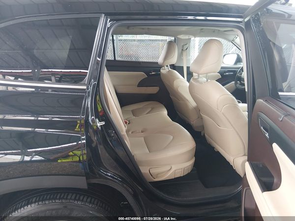 2022 TOYOTA HIGHLANDER XLE