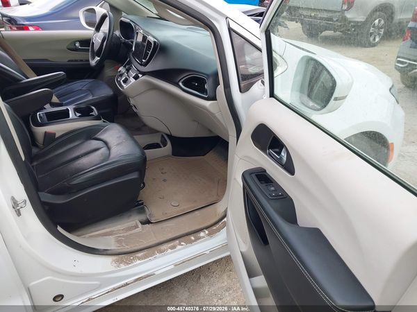 2022 CHRYSLER PACIFICA TOURING L — I5