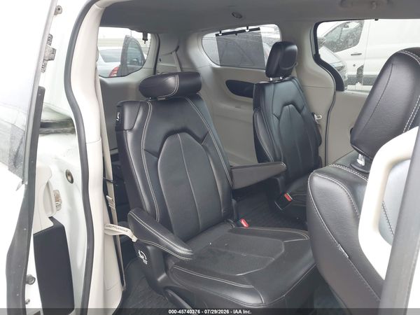 2022 CHRYSLER PACIFICA TOURING L — I8