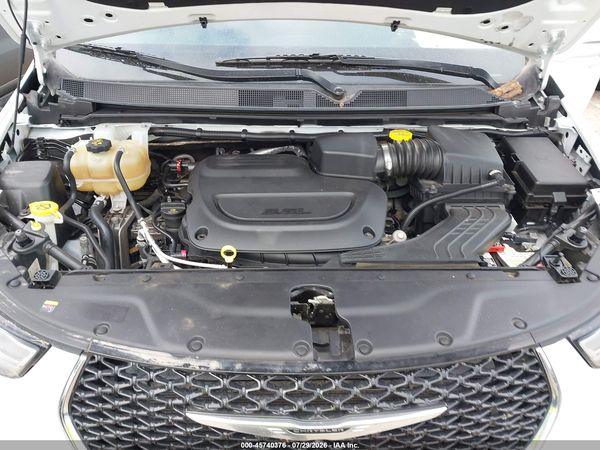 2022 CHRYSLER PACIFICA TOURING L — I10