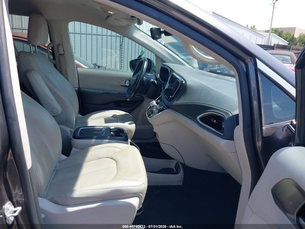 2021 CHRYSLER PACIFICA TOURING L — I5