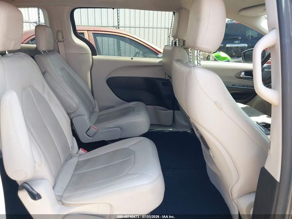 2021 CHRYSLER PACIFICA TOURING L — I8