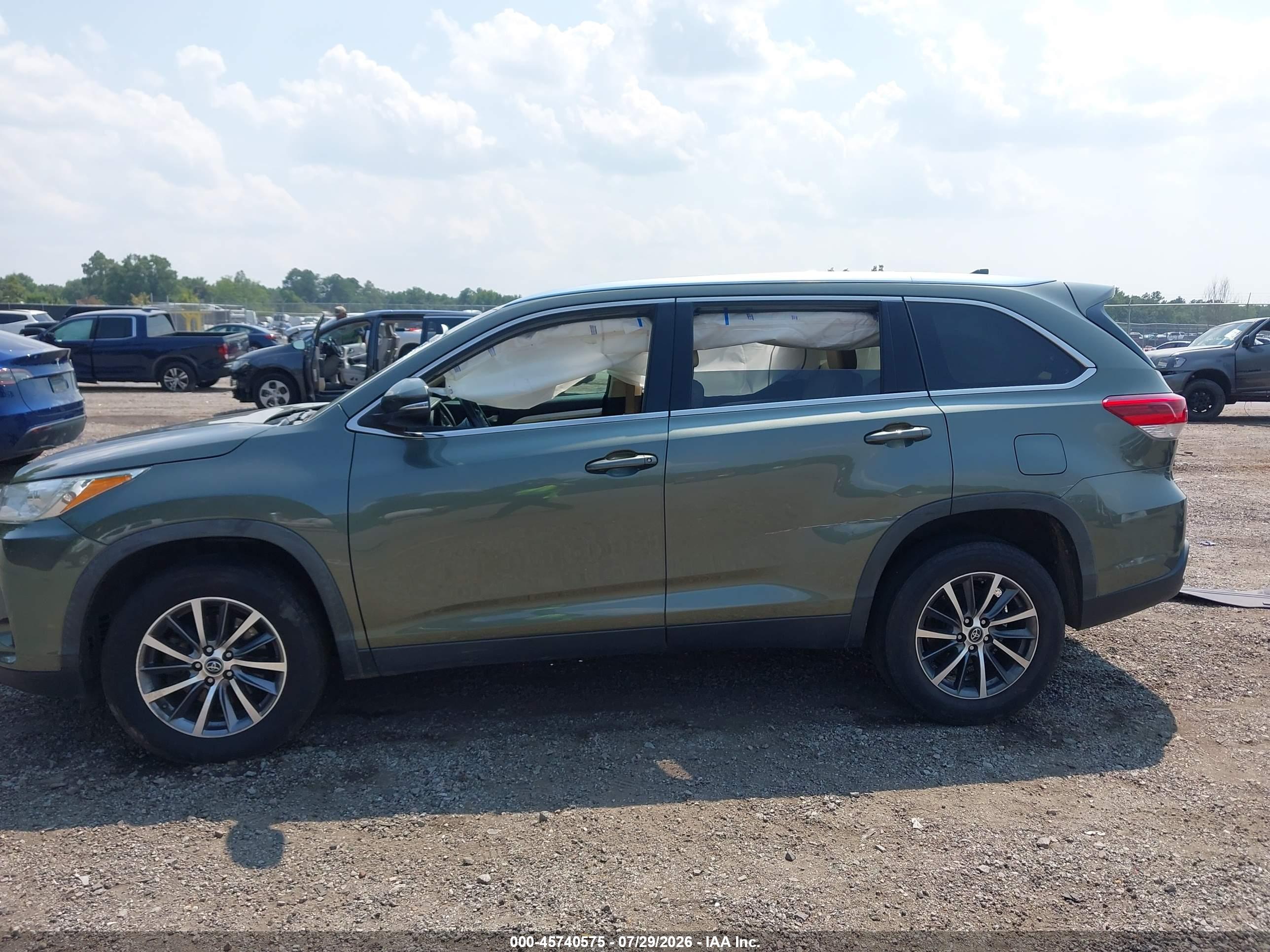 2019 TOYOTA HIGHLANDER XLE