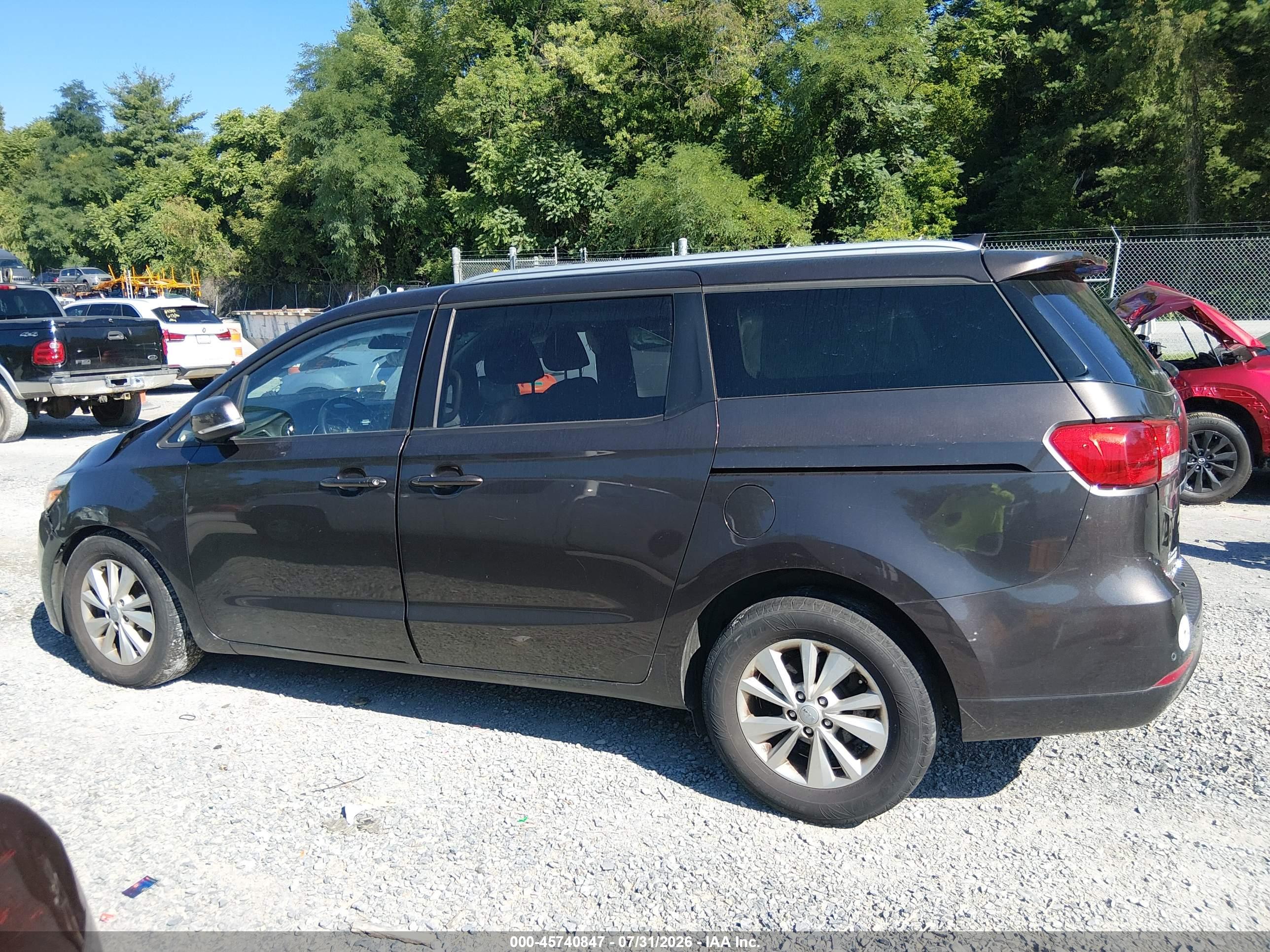 2017 KIA SEDONA LX