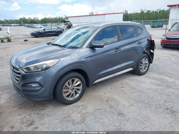 2017 HYUNDAI TUCSON SE