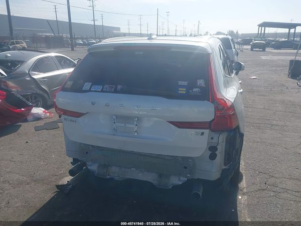 2020 VOLVO XC60 T5 MOMENTUM