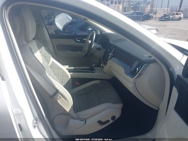 2020 VOLVO XC60 T5 MOMENTUM