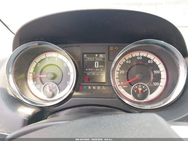 2014 DODGE GRAND CARAVAN SXT — I7