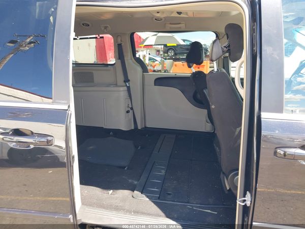 2012 DODGE GRAND CARAVAN CREW — I8