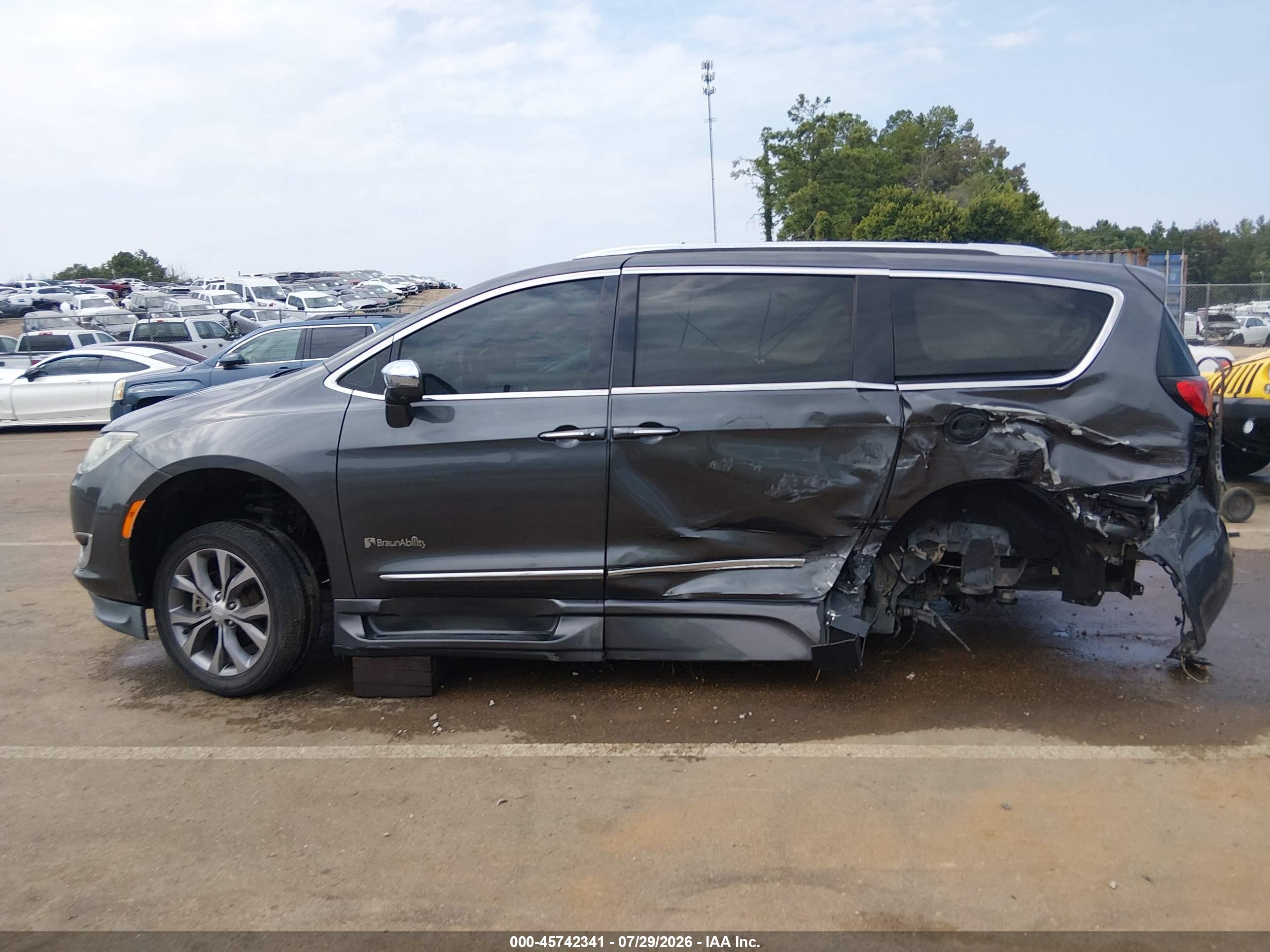 2018 CHRYSLER PACIFICA LIMITED