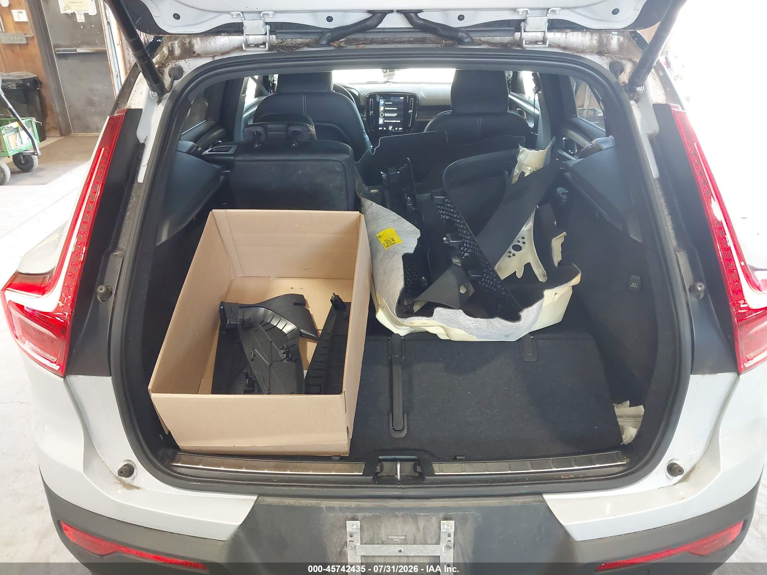 2020 VOLVO XC40 T5 R-DESIGN