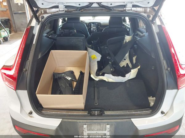 2020 VOLVO XC40 T5 R-DESIGN