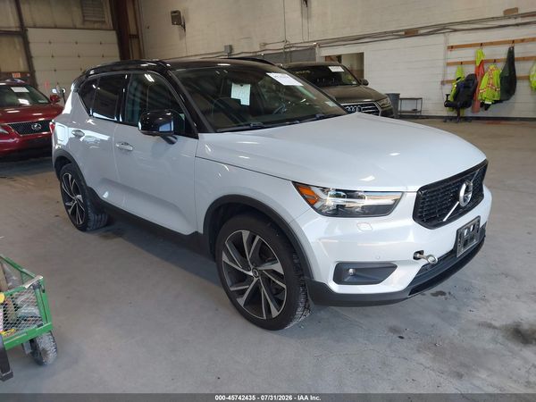 2020 VOLVO XC40 T5 R-DESIGN