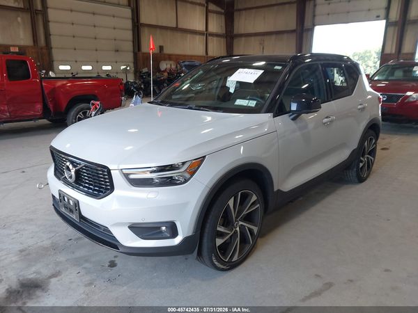 2020 VOLVO XC40 T5 R-DESIGN