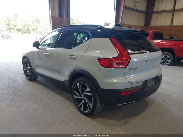 2020 VOLVO XC40 T5 R-DESIGN
