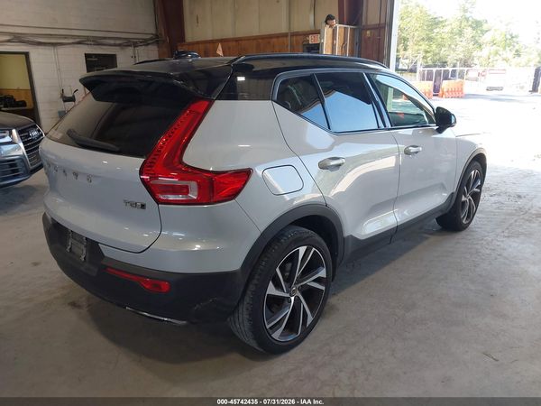 2020 VOLVO XC40 T5 R-DESIGN