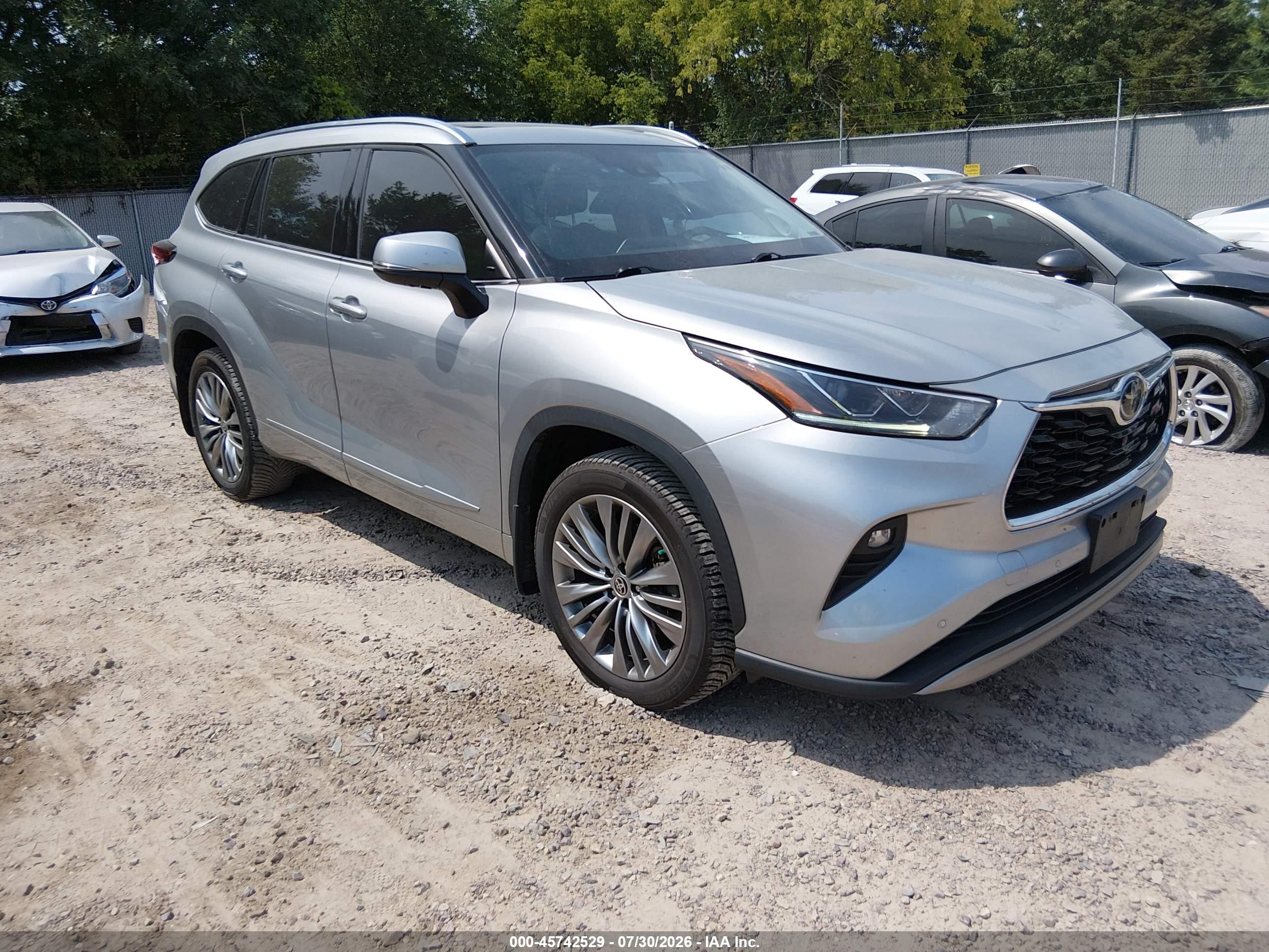 2020 TOYOTA HIGHLANDER PLATINUM