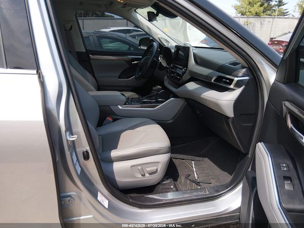 2020 TOYOTA HIGHLANDER PLATINUM