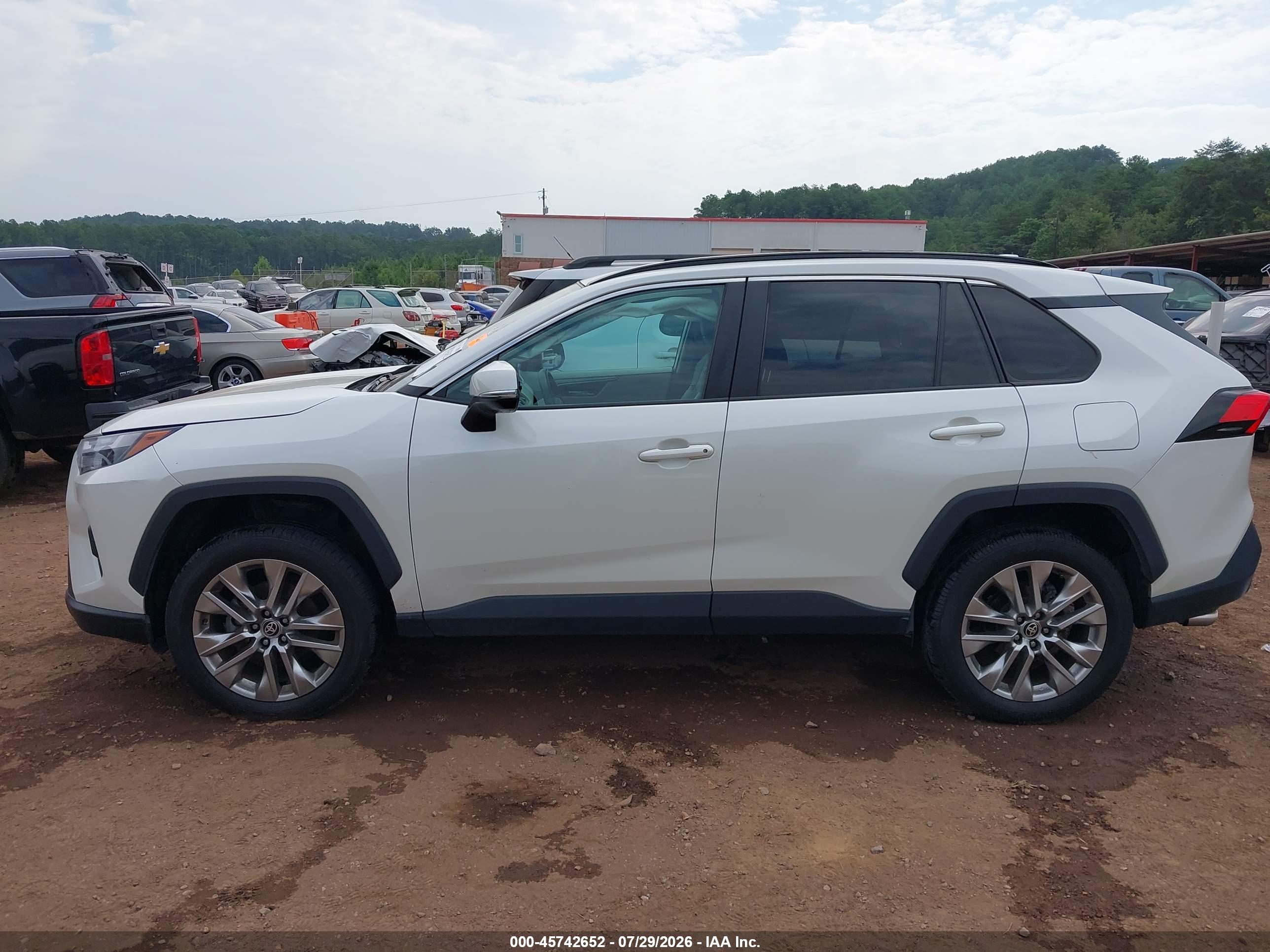2022 TOYOTA RAV4 XLE PREMIUM