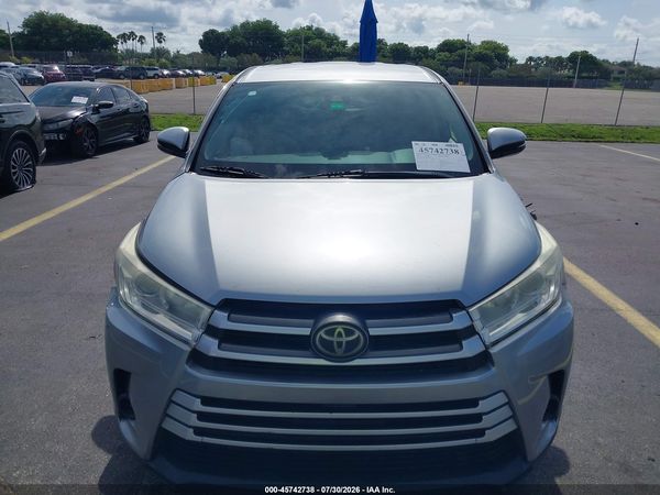 2017 TOYOTA HIGHLANDER LE