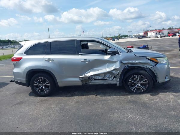 2017 TOYOTA HIGHLANDER LE
