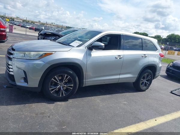 2017 TOYOTA HIGHLANDER LE