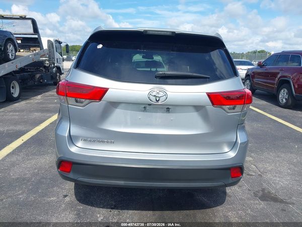 2017 TOYOTA HIGHLANDER LE