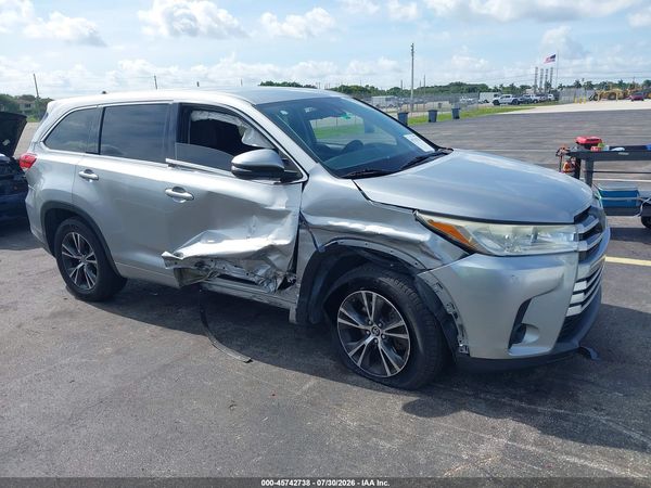 2017 TOYOTA HIGHLANDER LE