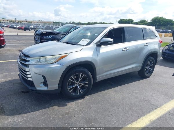 2017 TOYOTA HIGHLANDER LE