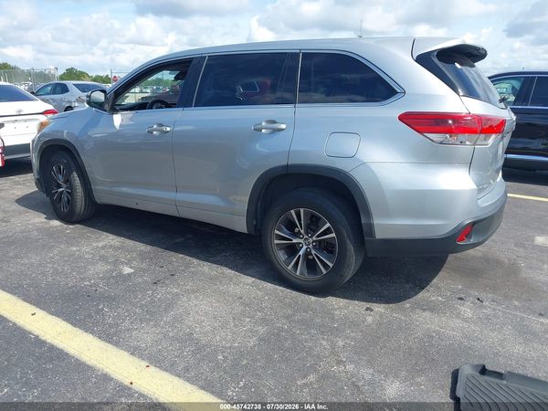 2017 TOYOTA HIGHLANDER LE