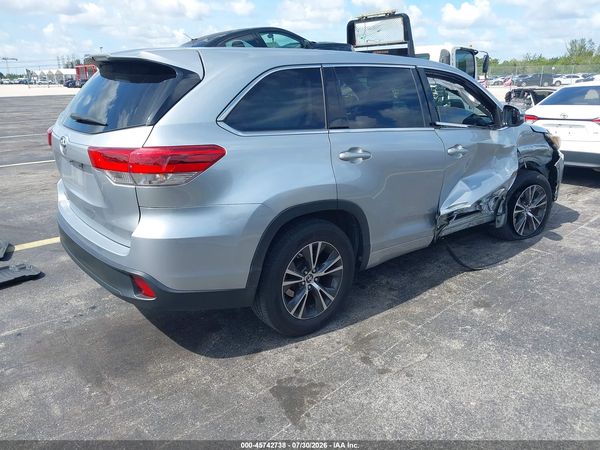 2017 TOYOTA HIGHLANDER LE