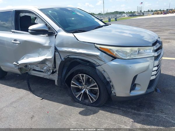 2017 TOYOTA HIGHLANDER LE