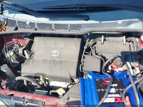 2013 TOYOTA SIENNA XLE V6 8 PASSENGER