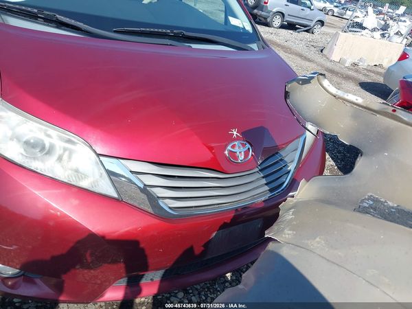 2013 TOYOTA SIENNA XLE V6 8 PASSENGER